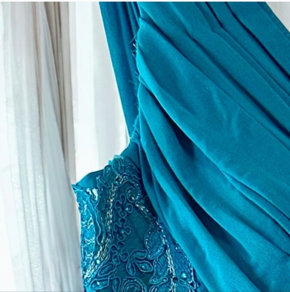 Elegant Teal Evening Gown - Picture 11 of 16